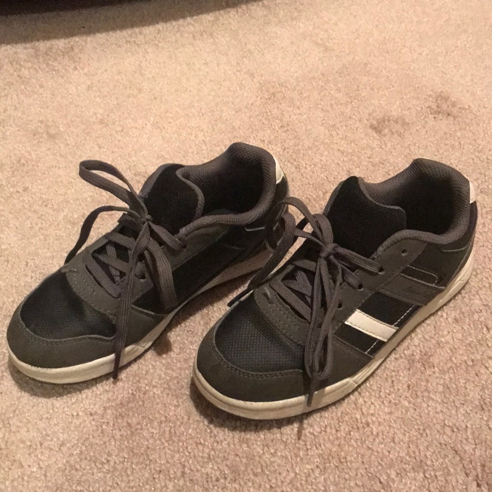 Boys sneakers 👟, size 1